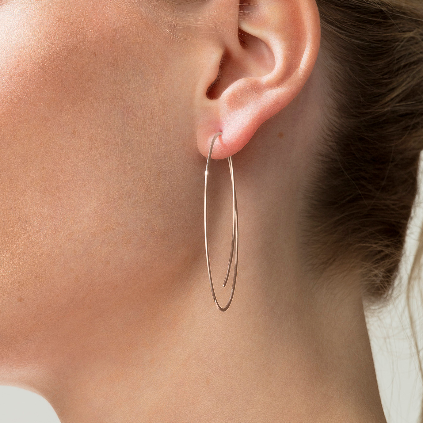 DYNAMISCH, GROSSZÜGIG, LEICHT