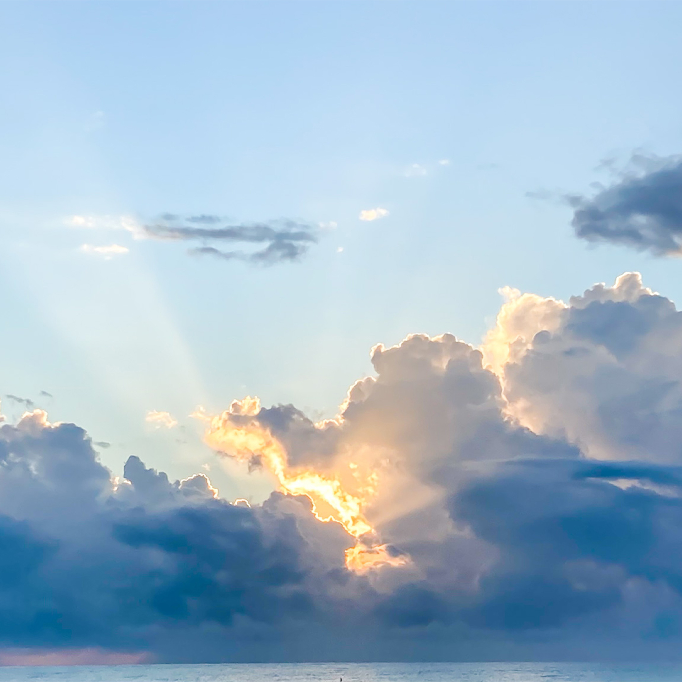 FASZINATION SCHWEBENDER WOLKENBILDER