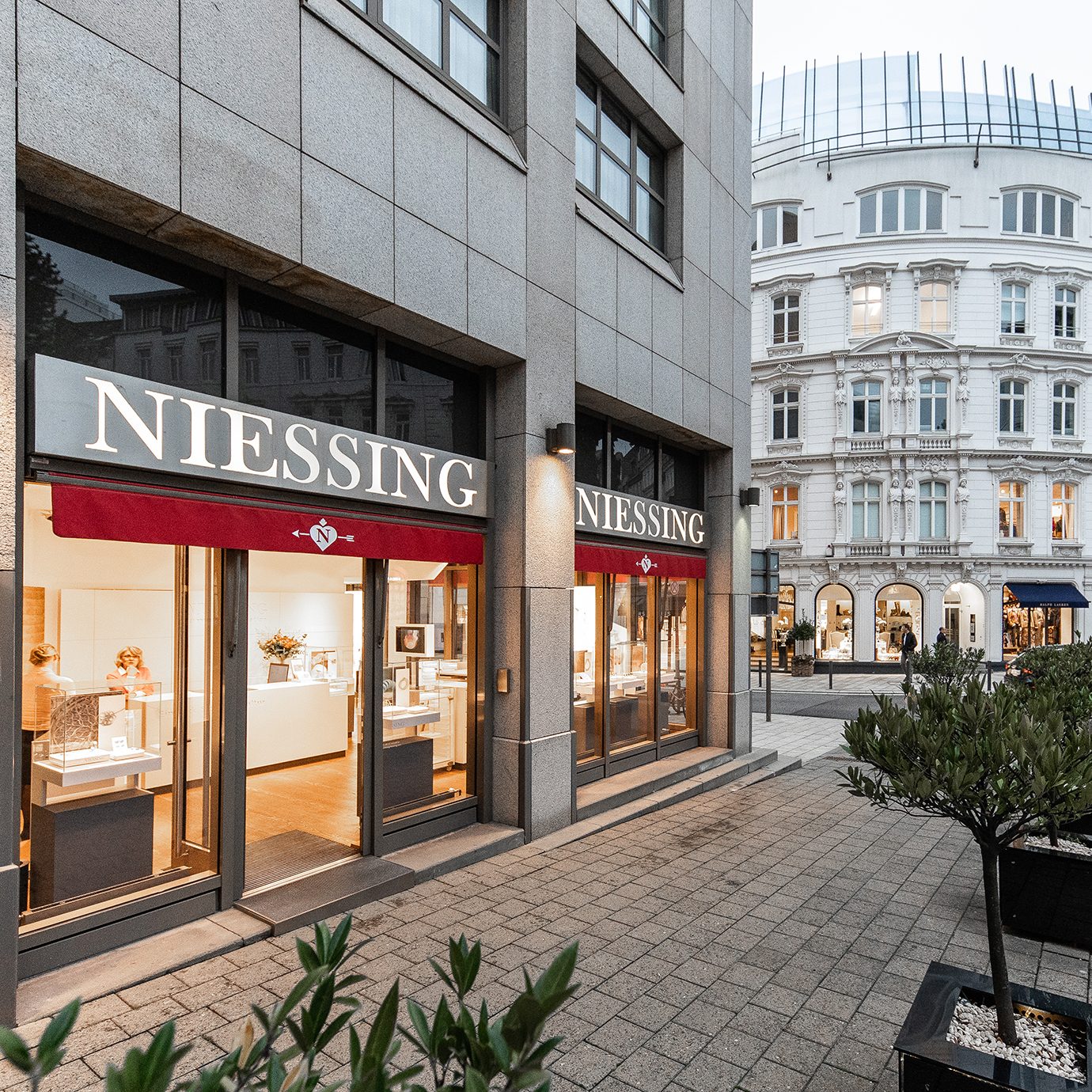 <div align="left">Niessing Hamburg

<br></div>
