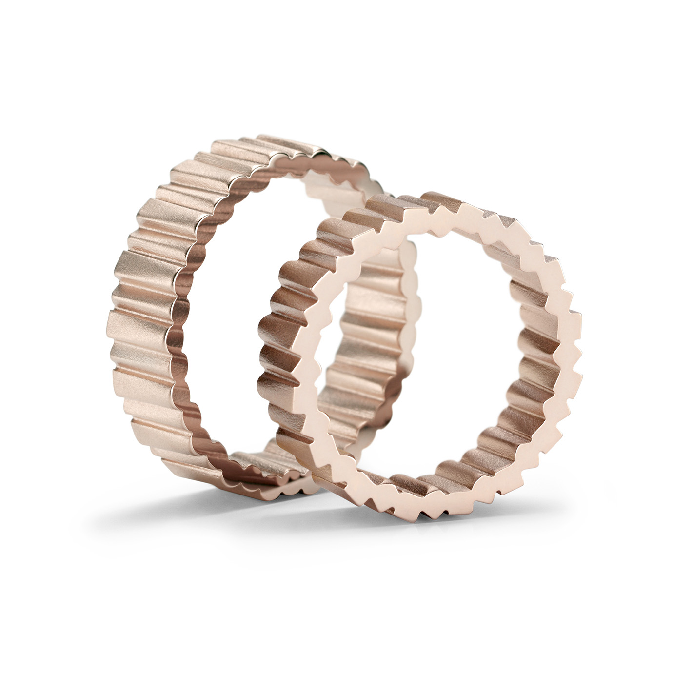 GEGENSÄTZE ZIEHEN SICH AN